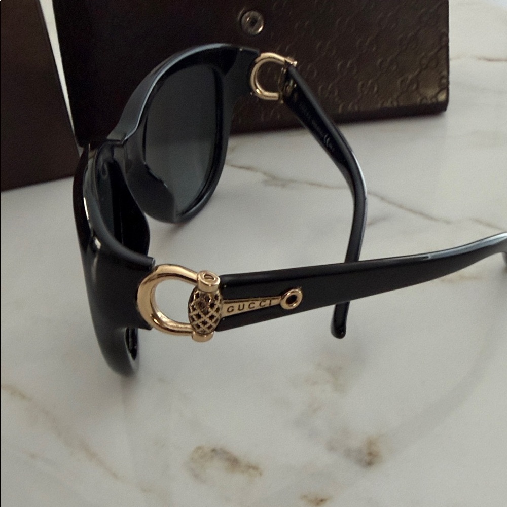 Gucci Black and Gold Sunglasses - Picture 4 of 9